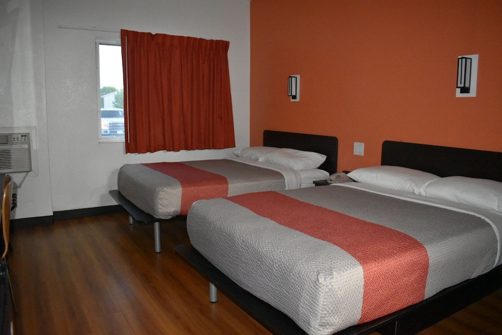 Standard Room, 2 Double Beds, Non Smoking photo 3