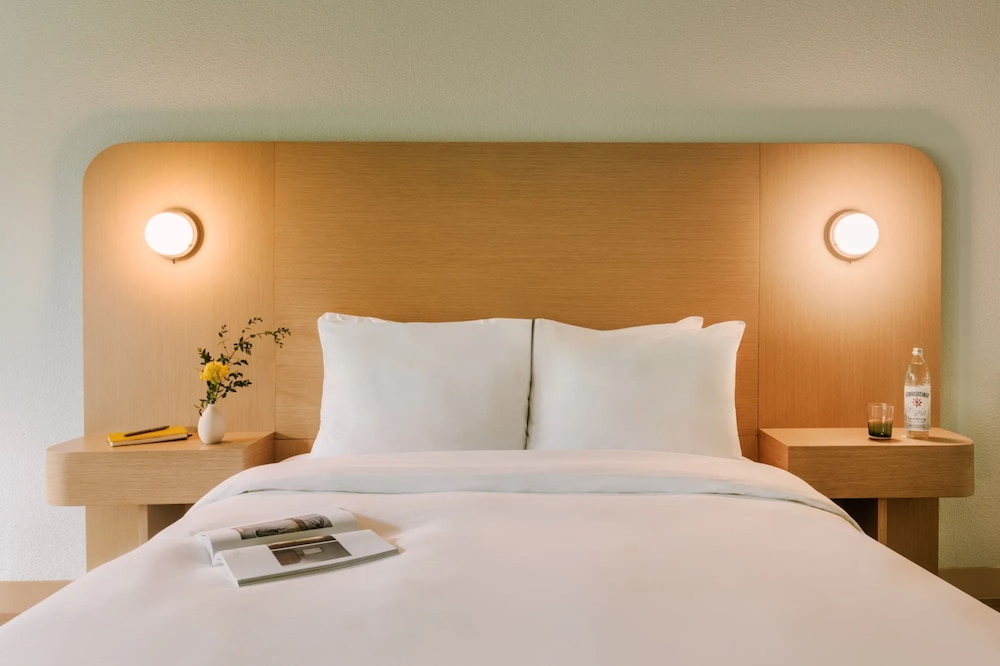 Standard Room, 1 Queen Bed, Accessible Bathtub (Mobility) - Photo 6