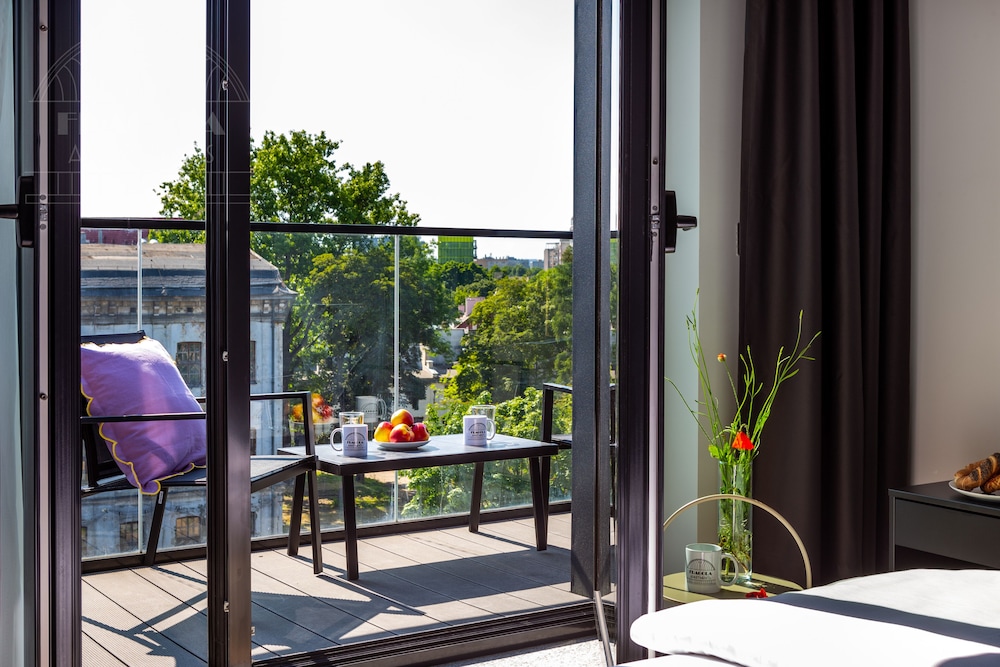 Panoramic Quadruple Room, 2 Queen Beds, Balcony, City View photo 2