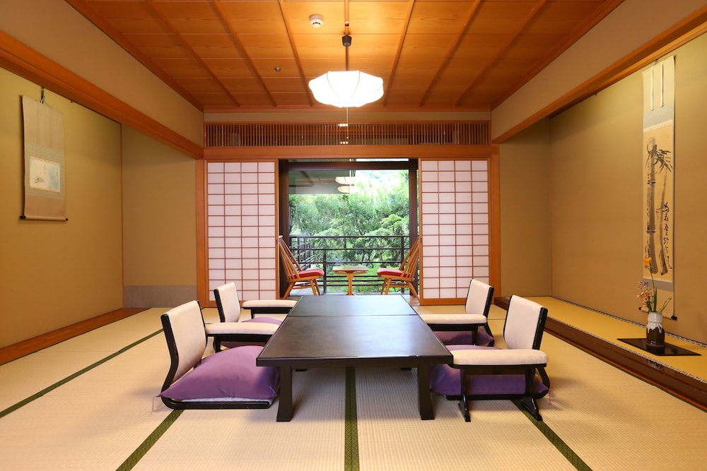 Japanese Style Deluxe Suite (Momoyama-dai) photo 2