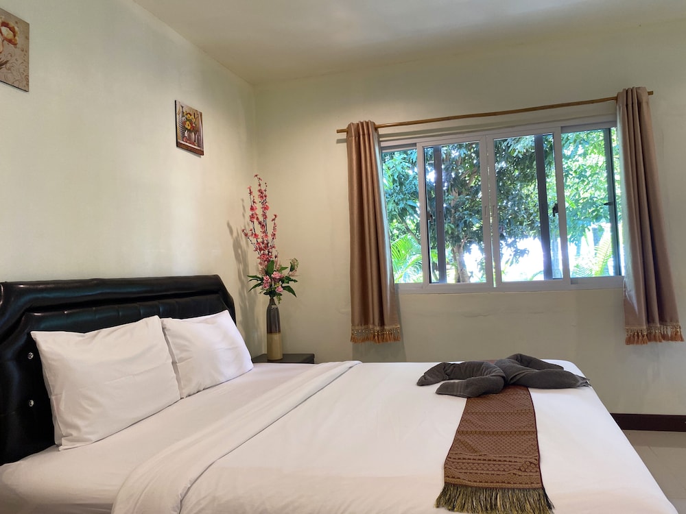 Junior Suite, 1 King Bed, Kitchenette, Garden Area photo 1