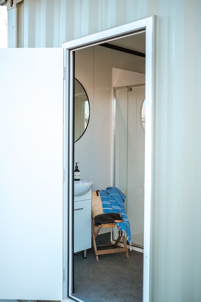 Room, 1 Queen Bed, Shared Bathroom, Garden View photo 3