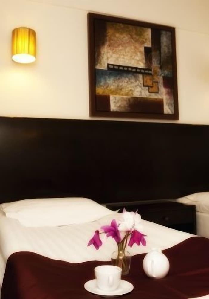 Standard Twin Room - Photo 2