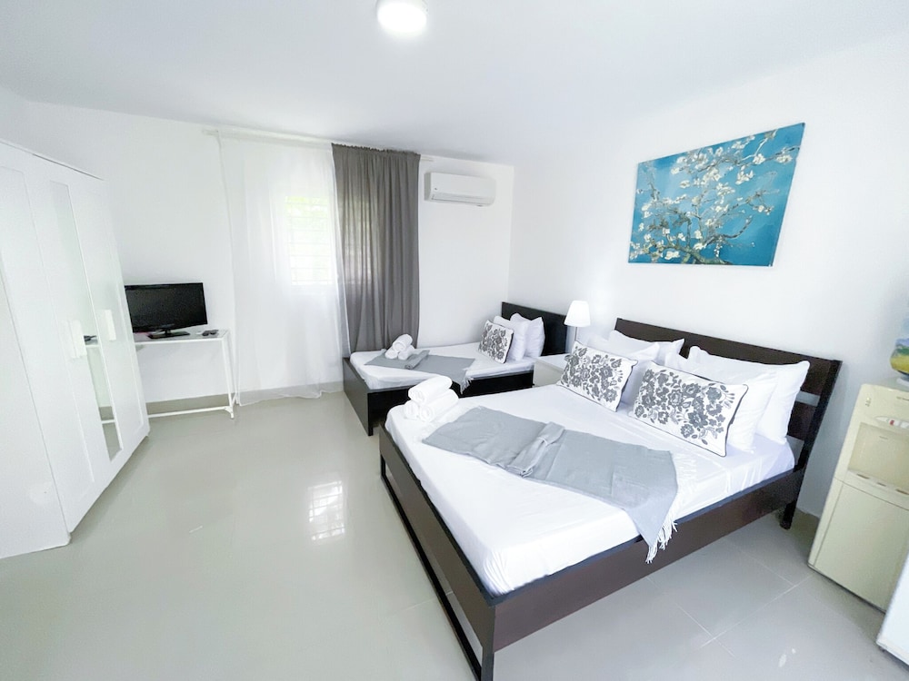 Deluxe Studio, Balcony, Pool View