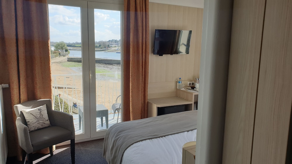 Superior Room, 1 Queen Bed, Balcony, Sea View photo 3