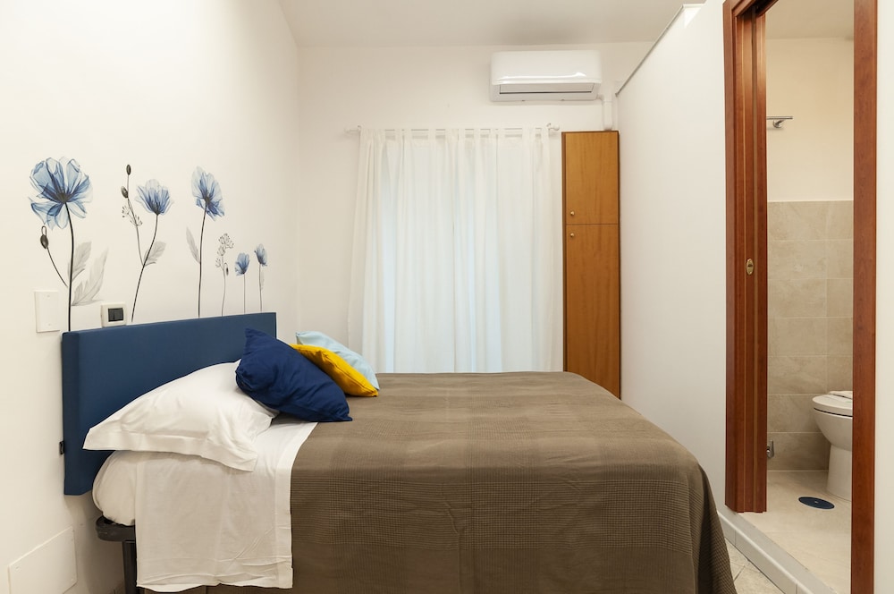 Basic Apartment photo 2