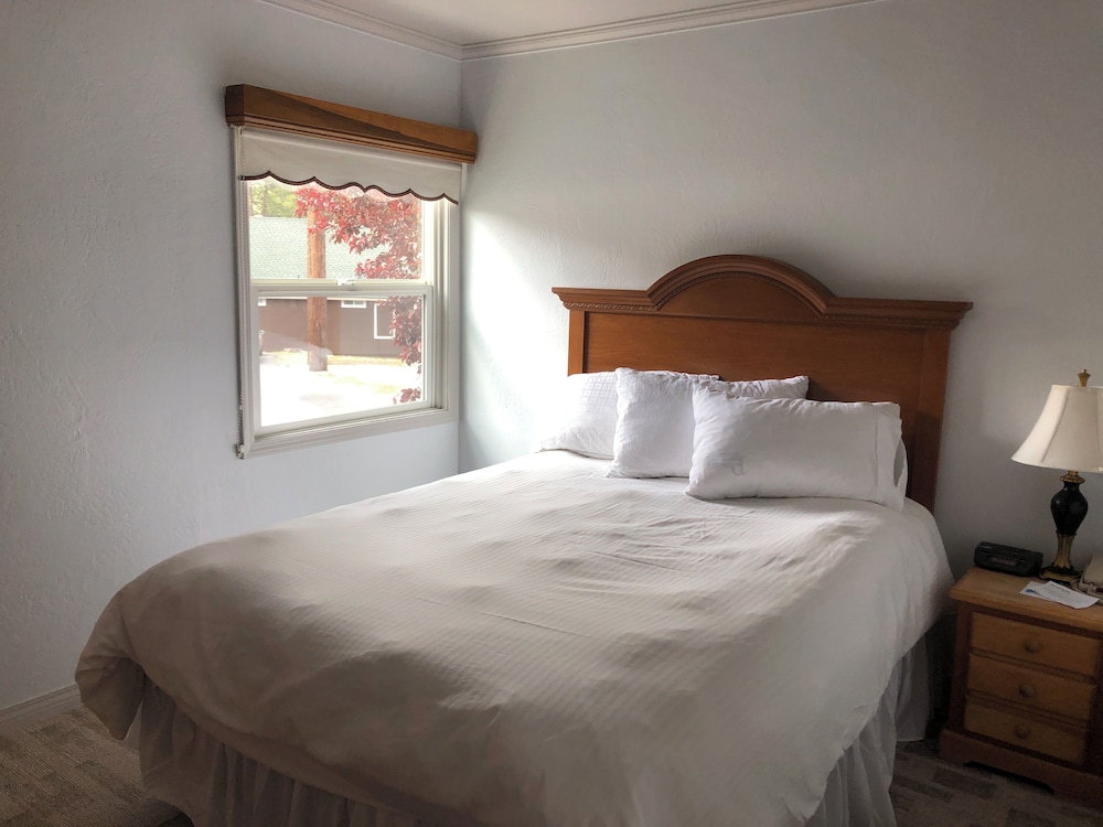 Standard Room, 1 Queen Bed, Kitchenette