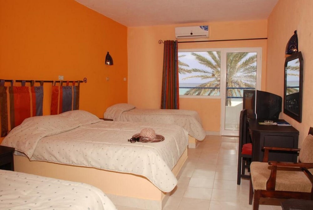Family Room 2+2