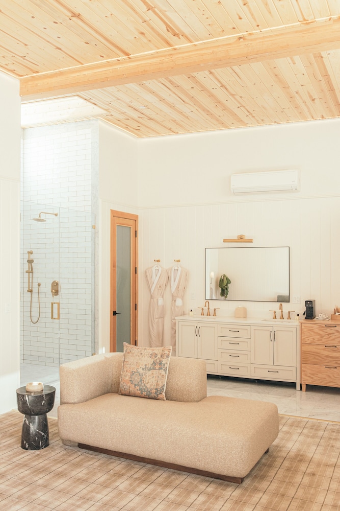 Pavilion Cottage Suite photo 2