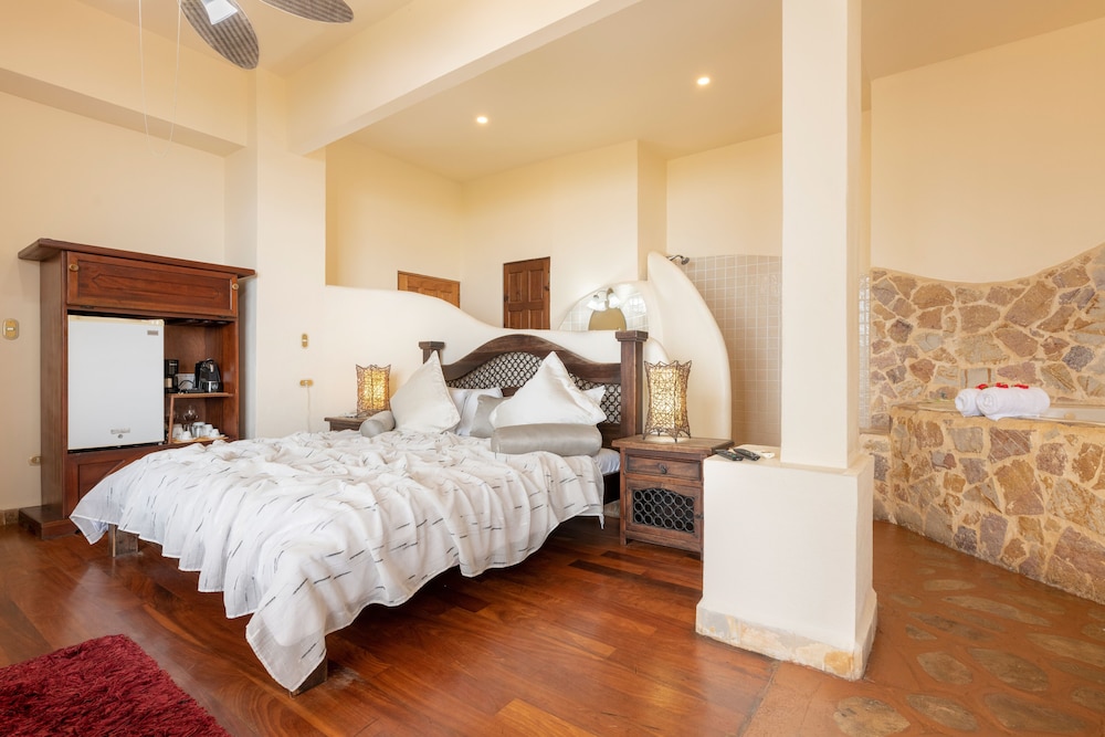 Deluxe Comfort Suite with Ocean View - Photo 6