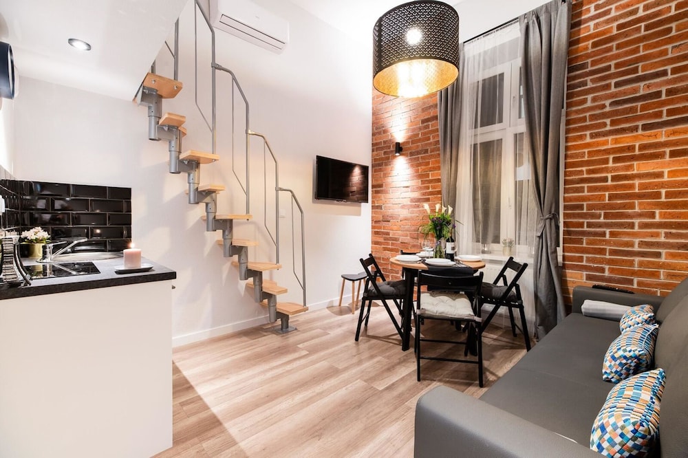 Apartment (D22)