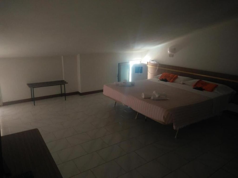 Economy Triple Room