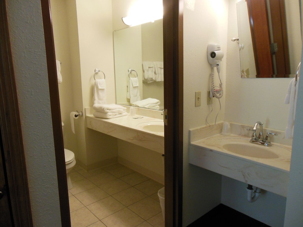 Standard Room, 2 Queen Beds photo 2