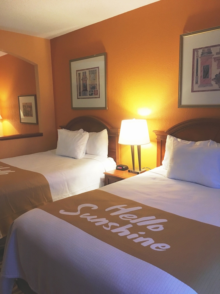Suite, 2 Queen Beds, Non Smoking - Photo 2