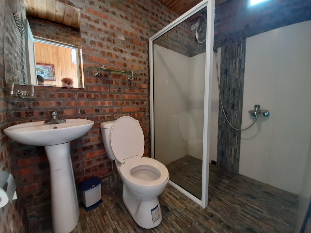 Deluxe Room, 1 King Bed, Non Smoking, Mountain View - Photo 2