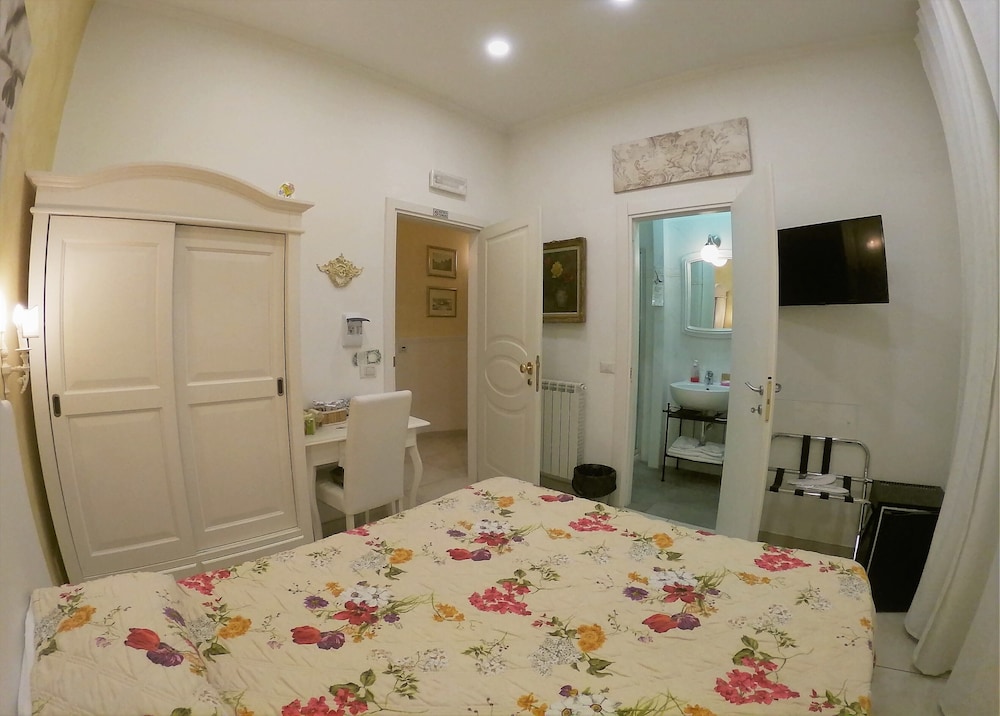 Economy Double Room, Non Smoking, Private Bathroom