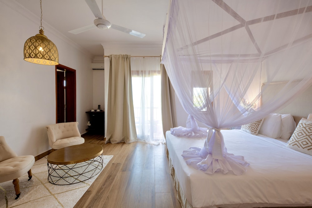 Deluxe Room, Partial Ocean View photo 3