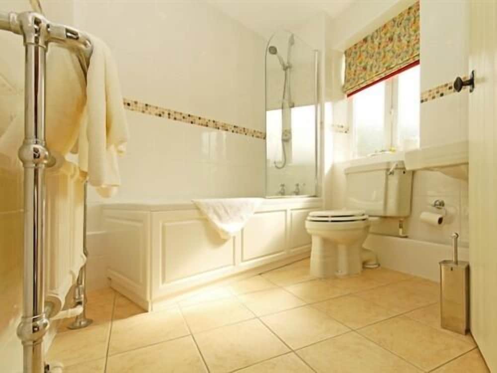 Double or Twin Room, Ensuite (Country) - Photo 1