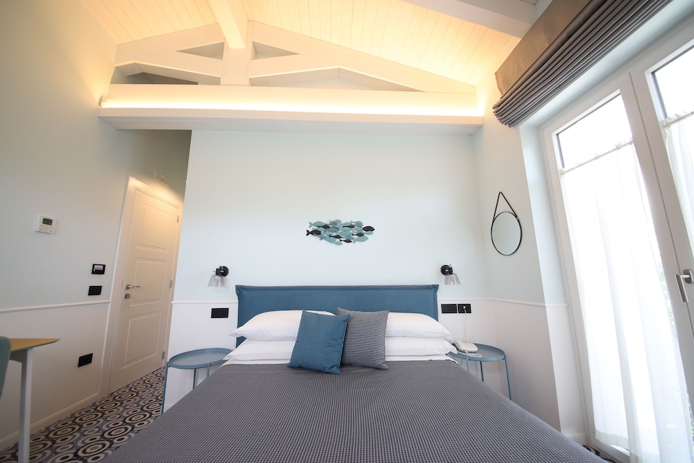 Design Double Room, Garden View, Tower photo 1