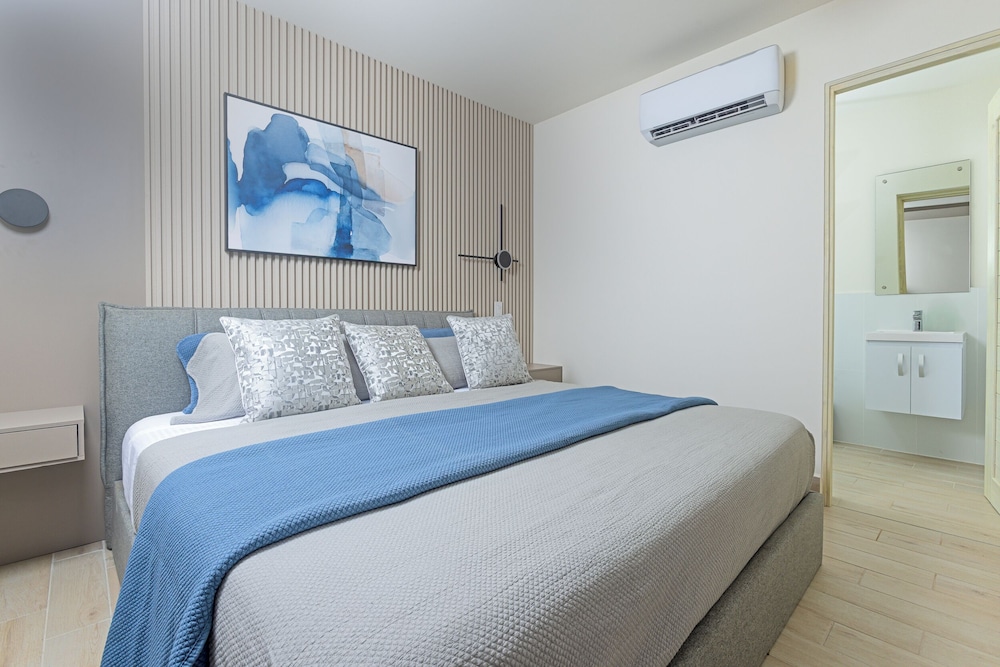 Luxury Apartment photo 3