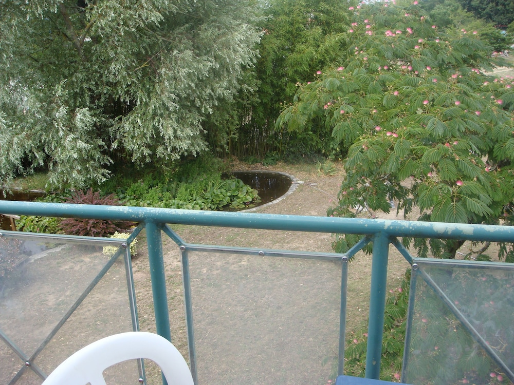 Comfort Room, Refrigerator & Microwave, Garden Area photo 3