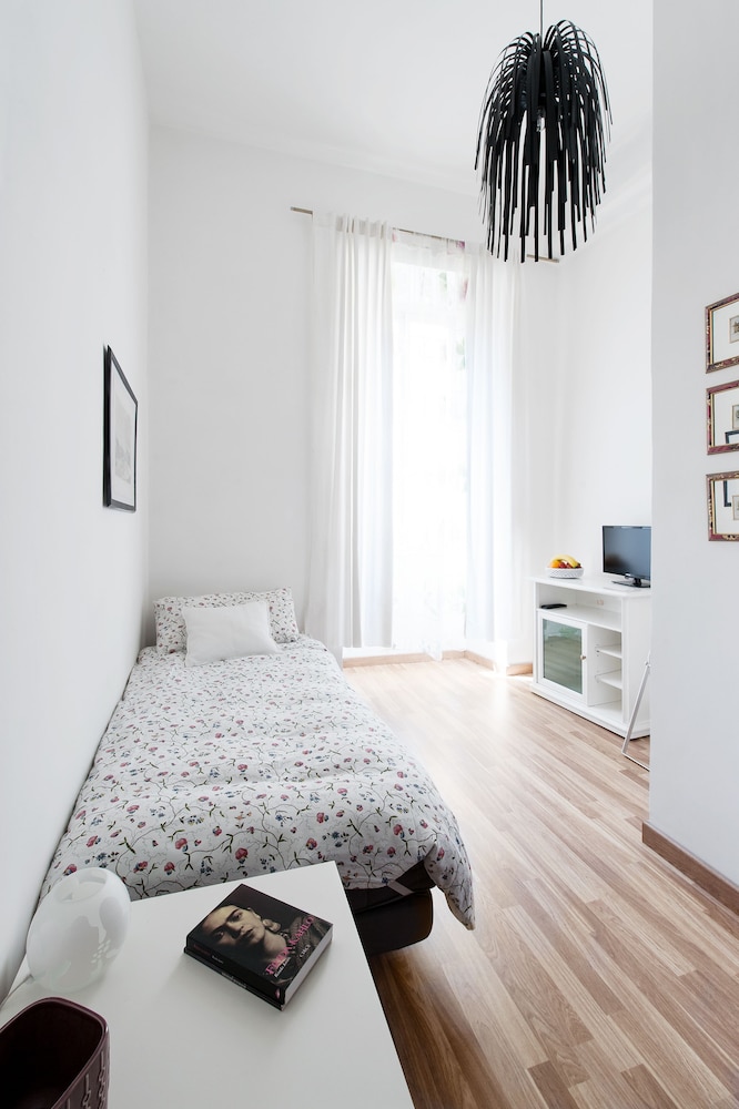 Basic Single Room, 1 Twin Bed, Private Bathroom photo 1