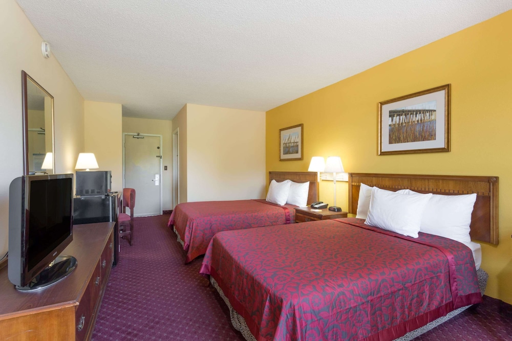 Room, 2 Double Beds, Smoking photo 1