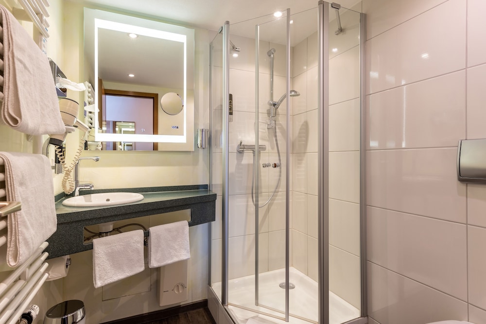 Double Room, Private Bathroom - Photo 2