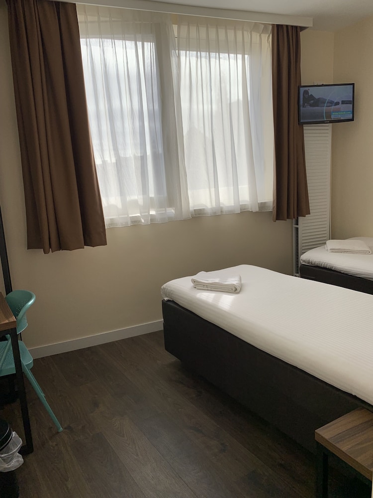 Standard Twin Room photo 3