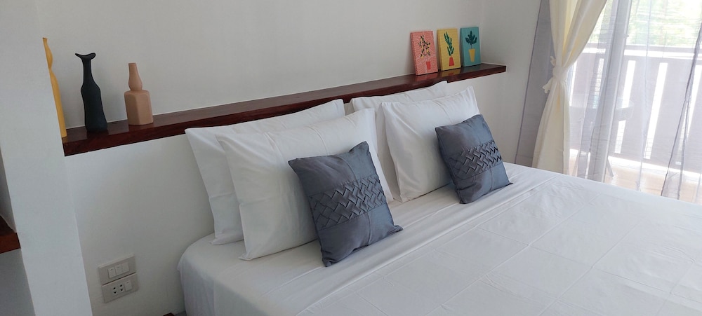 Deluxe Room - Photo 10
