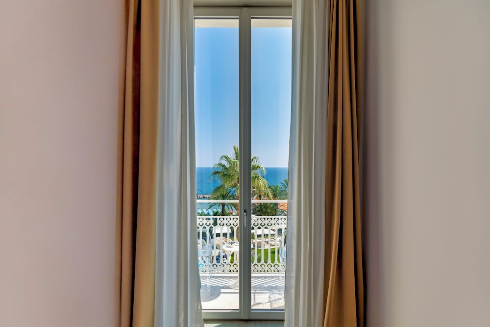 Luxury Double Room, Balcony, Sea View photo 3
