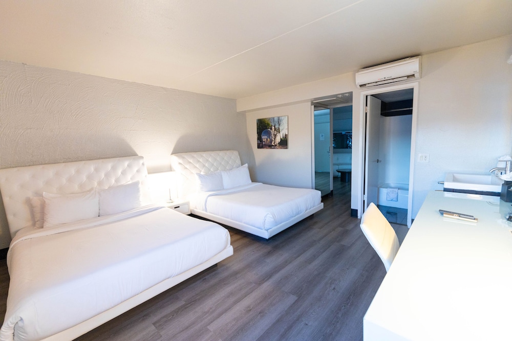 2 Queen Suite - Photo 1
