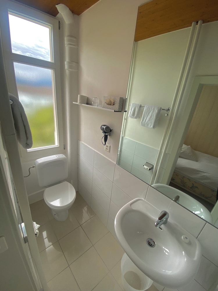 Comfort Single Room, 1 Bedroom, Non Smoking, Mountain View photo 2
