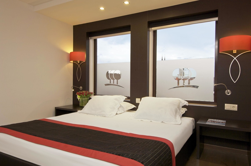 Superior Room, 1 Queen Bed photo 2