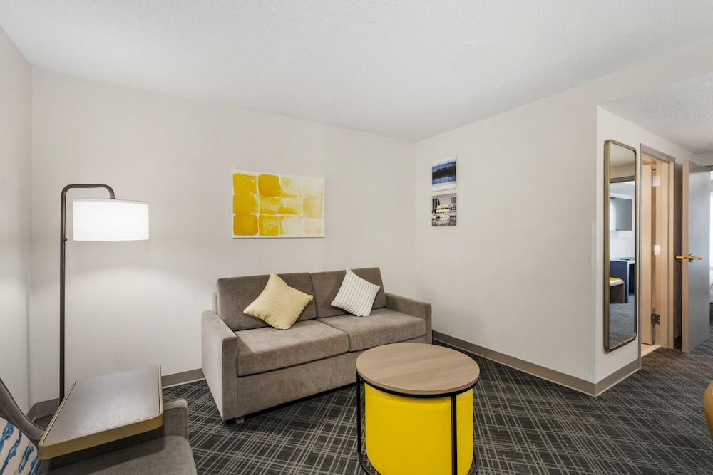 Suite, Multiple Beds, Non Smoking - Photo 5