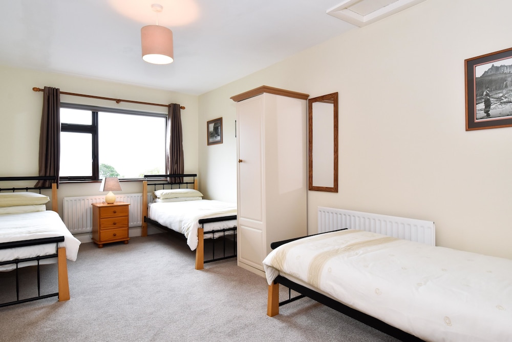 Triple Room, Multiple Beds, Ensuite photo 3