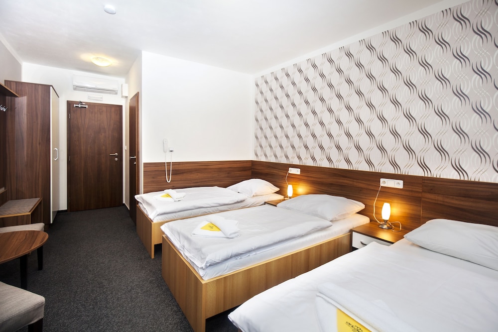 Comfort Triple Room, 3 Twin Beds photo 2
