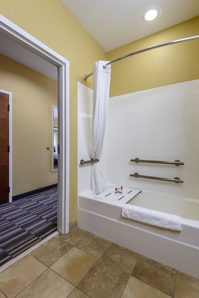 Standard Room, 2 Queen Beds, Accessible photo 2