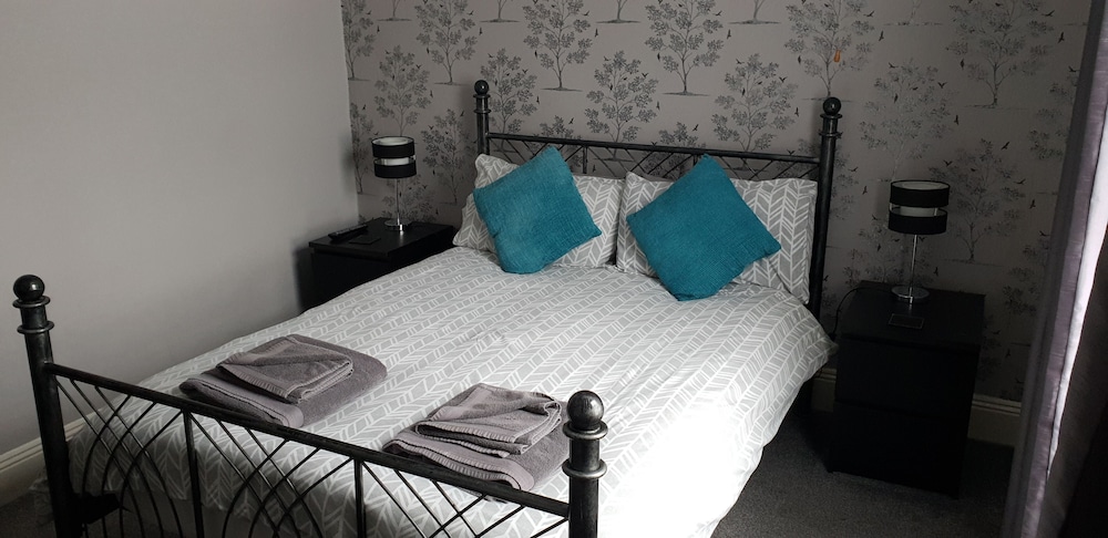 Basic Double Room, Ensuite (Room 1) photo 2