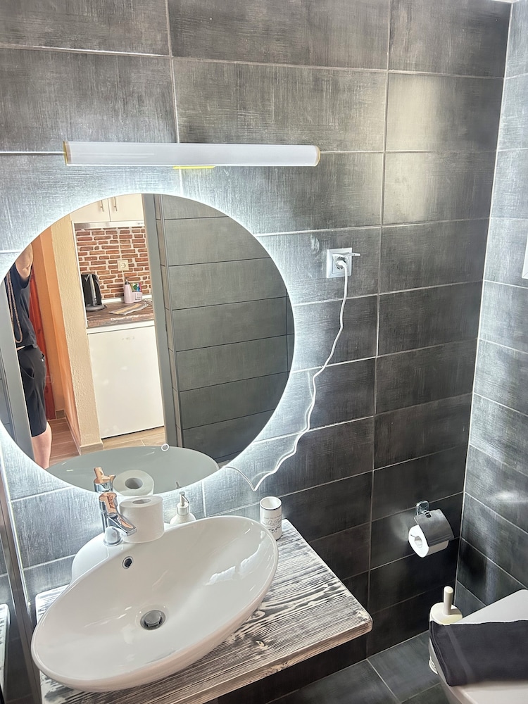 Junior Studio Suite, Multiple Bedrooms, Pool View photo 3