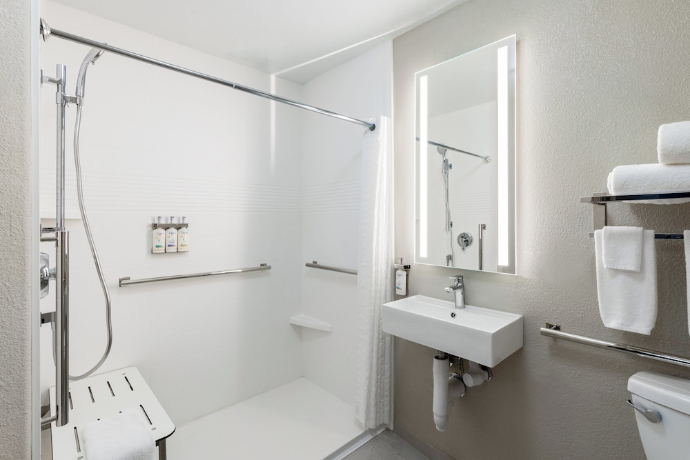 Studio Suite, 1 Queen Bed, Accessible (Communications, Mobility) - Photo 6