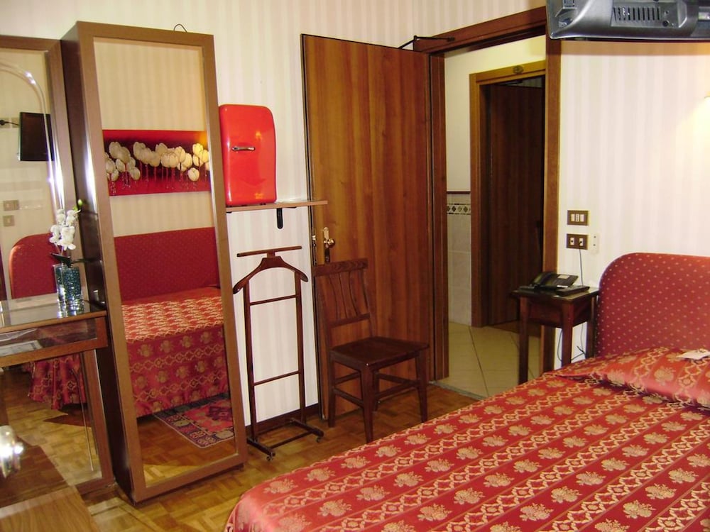 Single Room photo 3