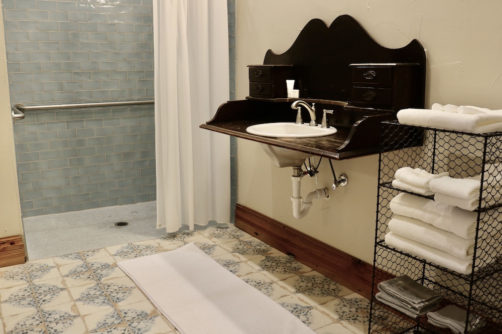 Signature Room, 1 Bedroom, Accessible photo 3
