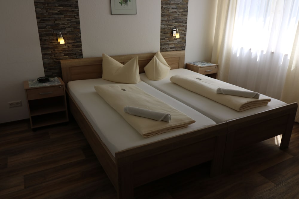 Basic Twin Room