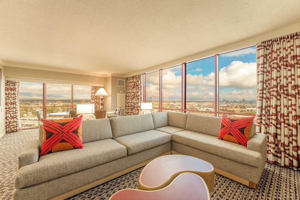 Premier Suite, 1 Bedroom with 2 Queens (High Floor) - Photo 11