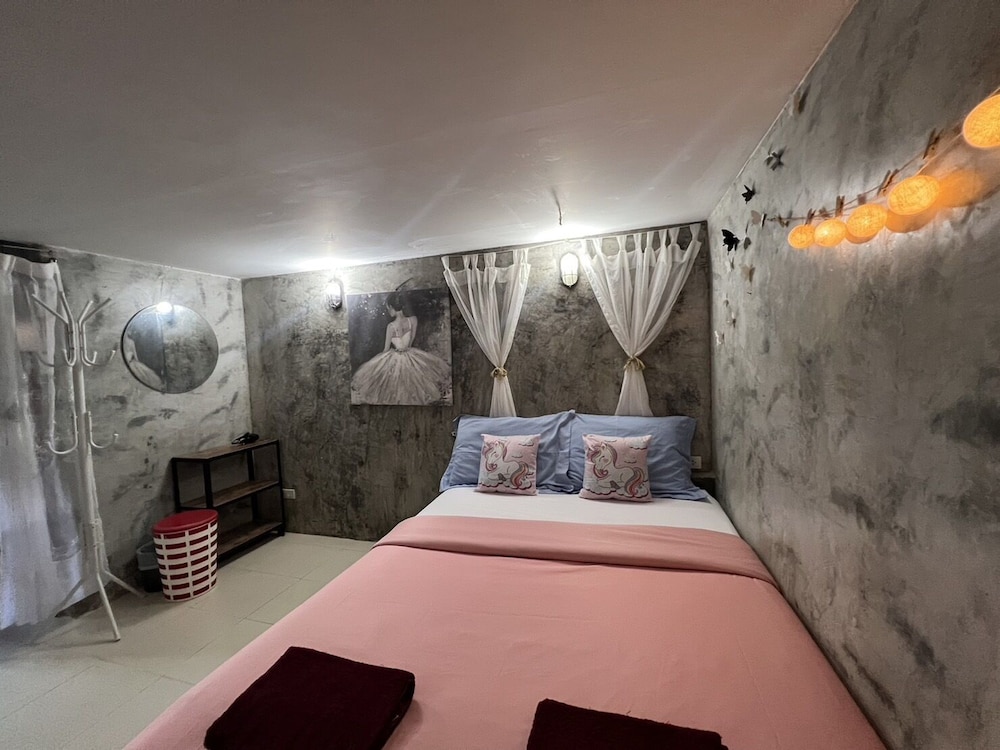Deluxe Room, 1 Queen Bed - Photo 25