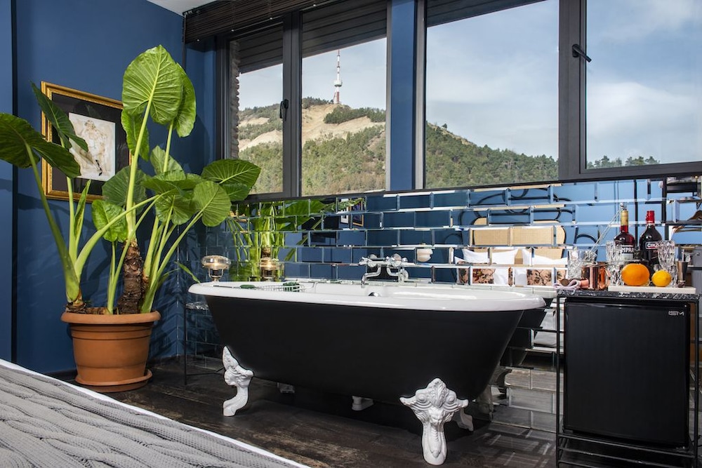 Romantic Suite (With Bathtub) photo 3