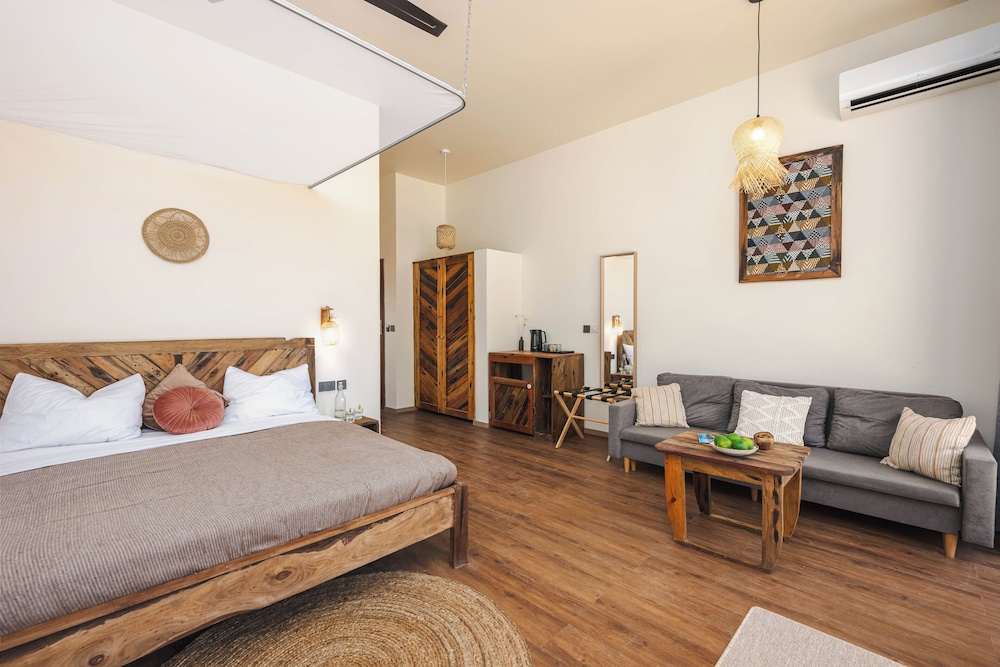 Deluxe Studio Suite