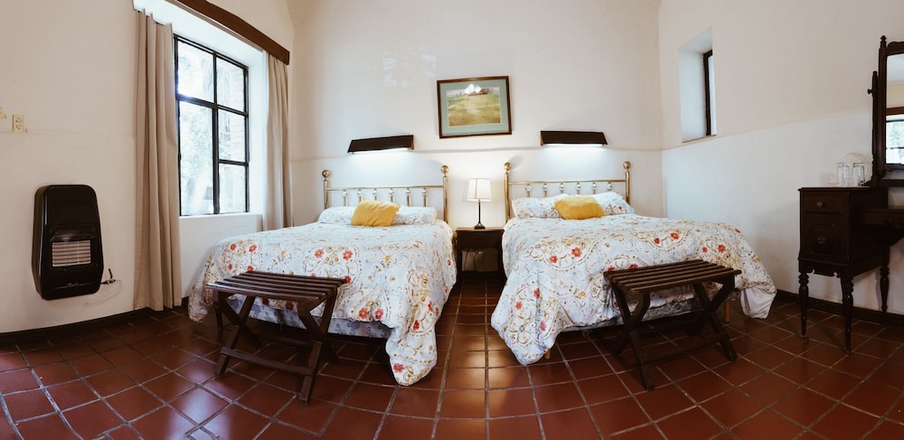 Family Room, 2 Bedrooms, Private Bathroom, Garden View photo 1