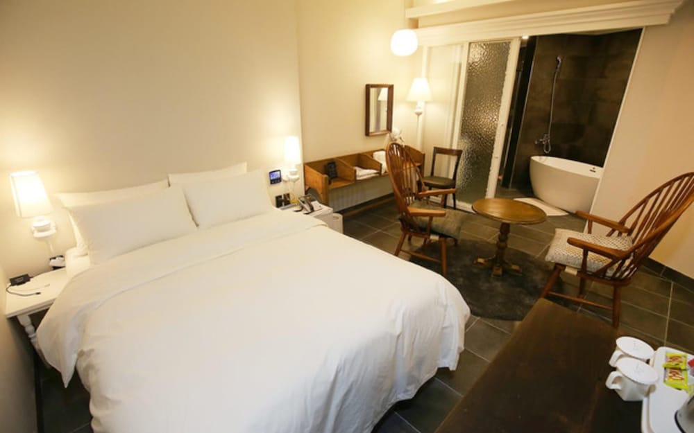 Room (VIP) - Photo 22